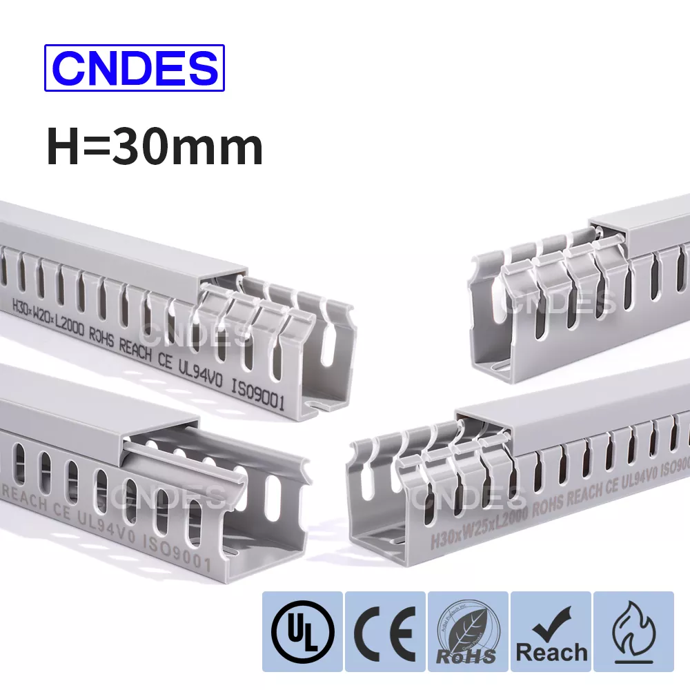 30 mm høyde med slisset PVC-kabelhåndteringskanal